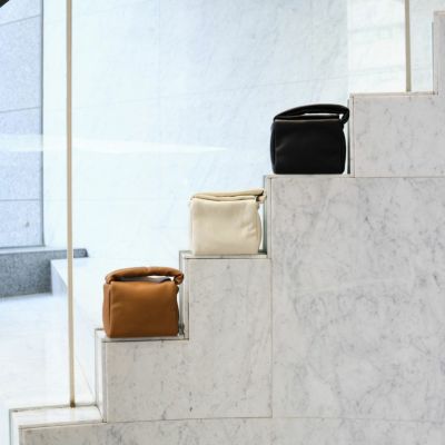 Bucket Baggage バッグ ブラック 本革 Cylinder Bucket Leather Bag in Black – Black Owned Everything