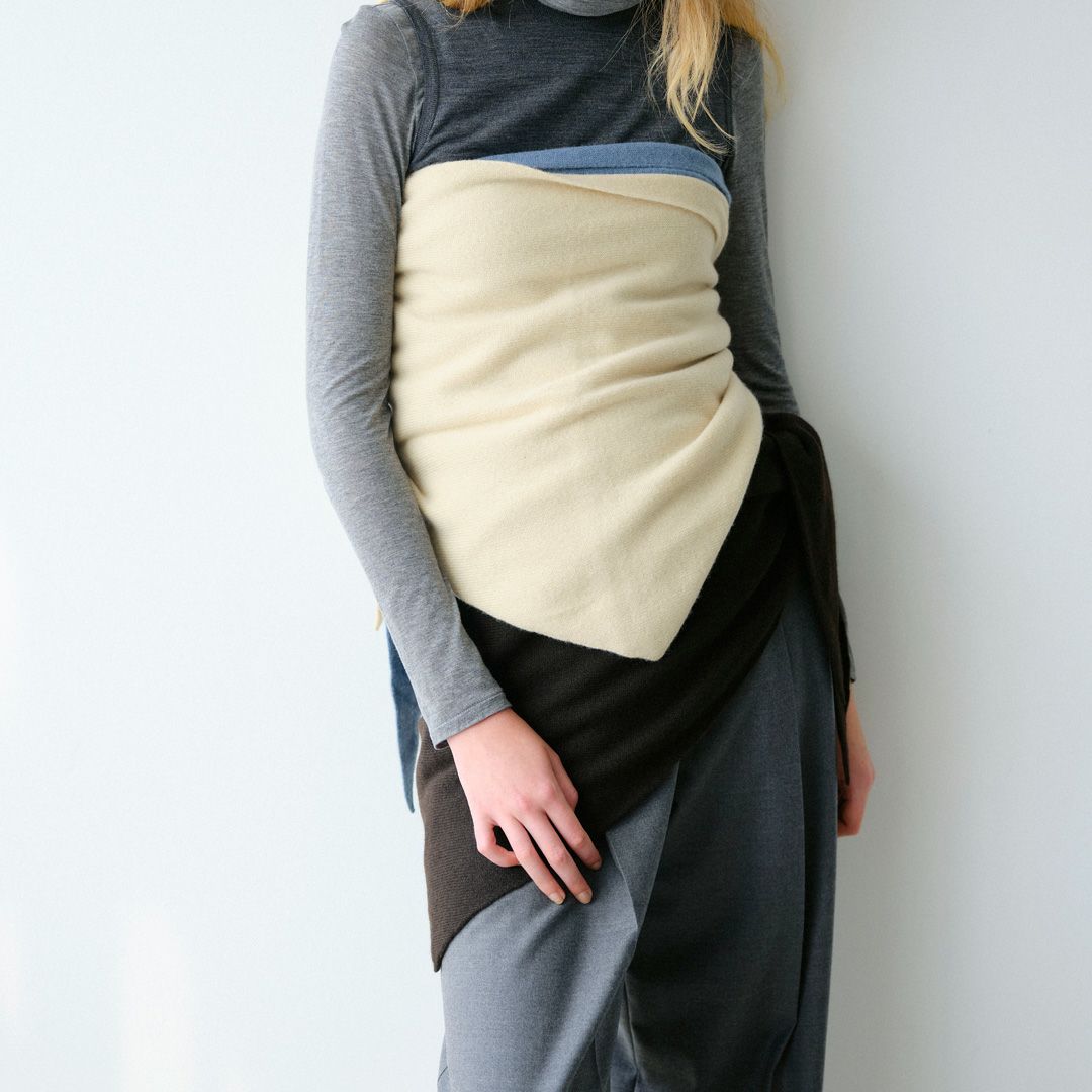 25F/W】シームレス トライアングルカシミヤニットストール | AINEXX